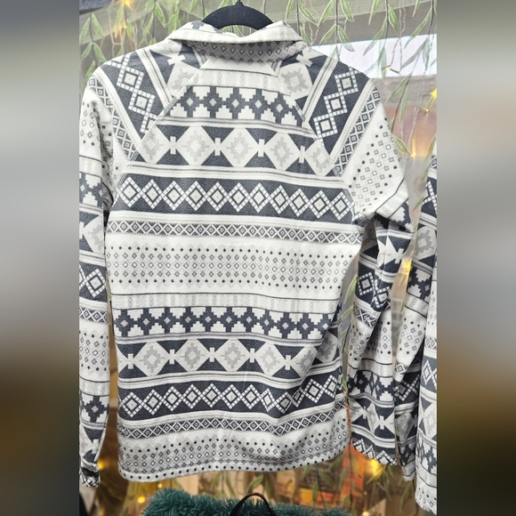 Women's Pullover - Picture 5 of 8